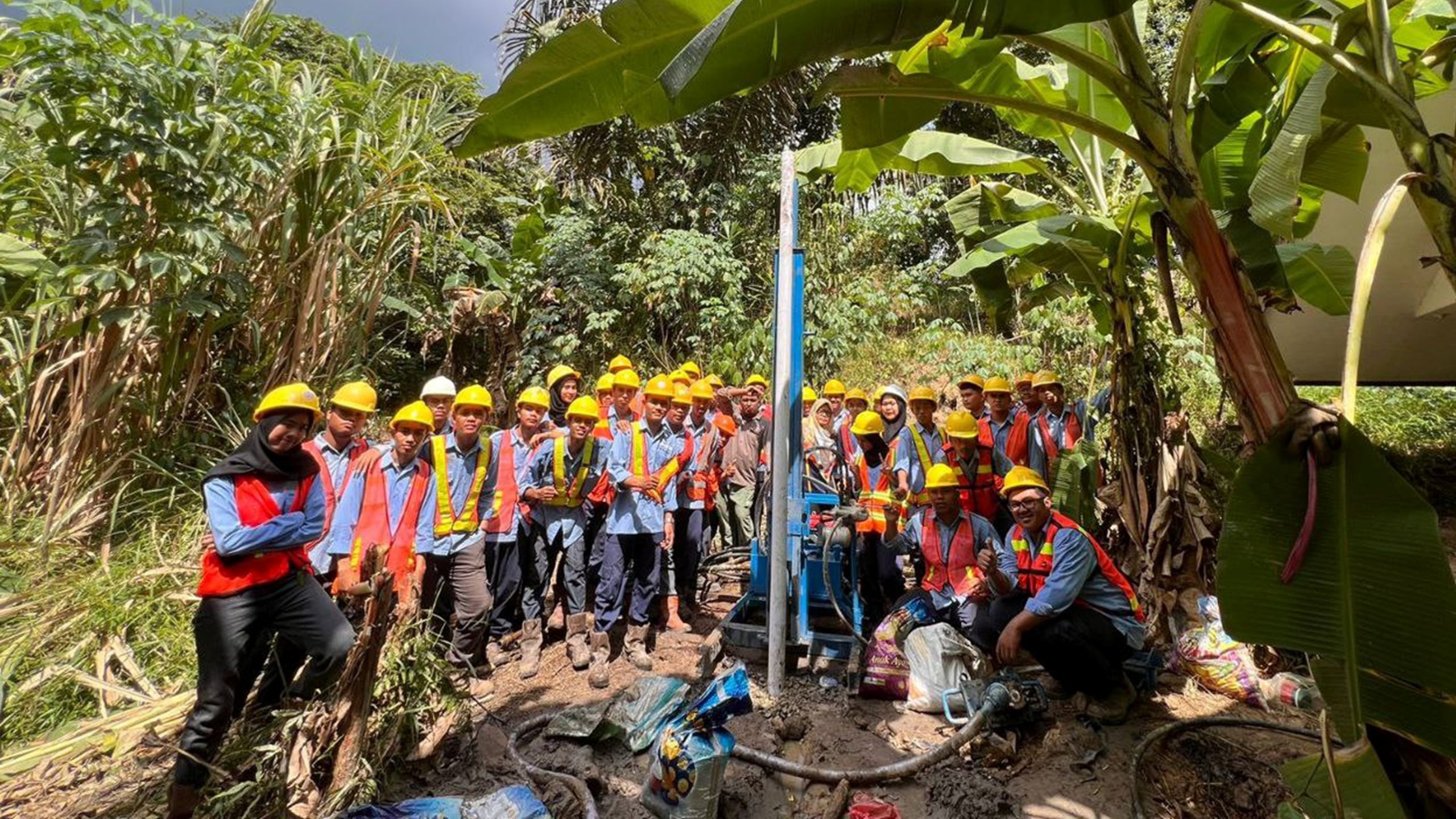 Pemdampingan praktikum pengeboran SMK N 6 Samarinda
